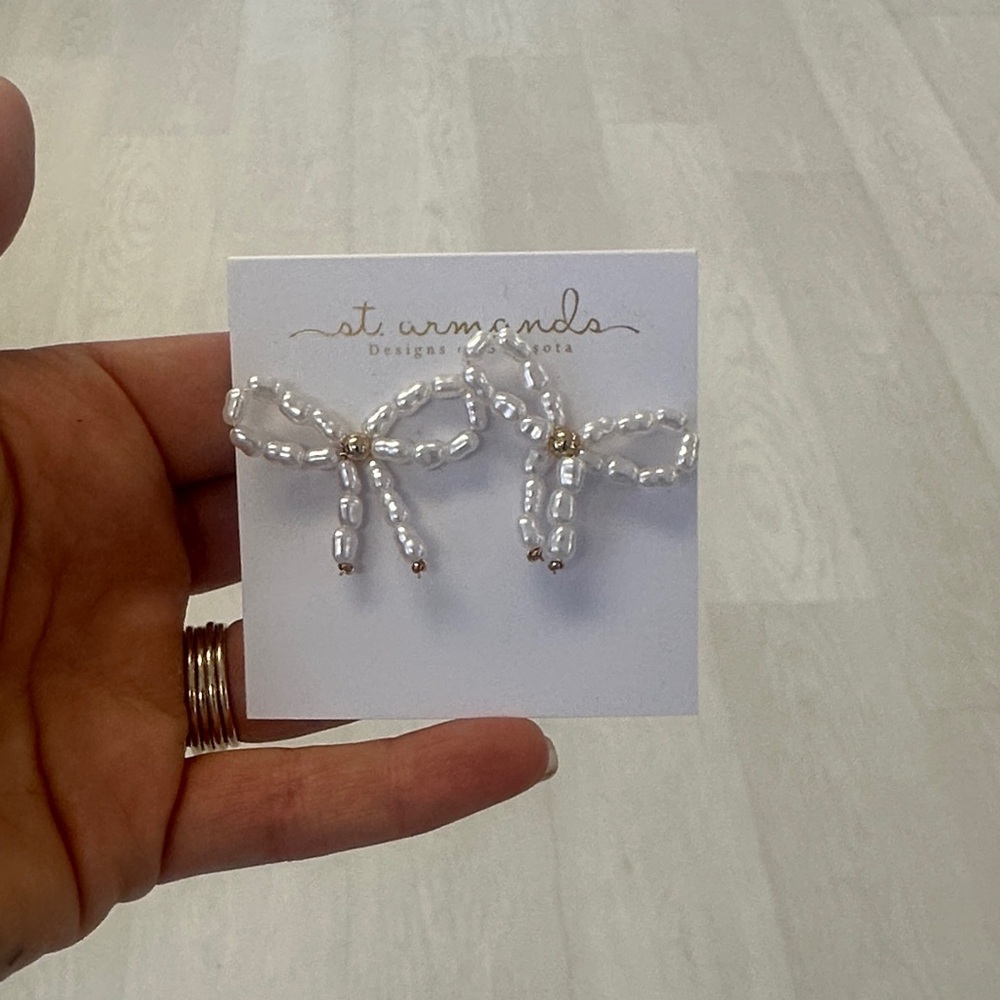 NWT St Armand’s pearl bow earrings